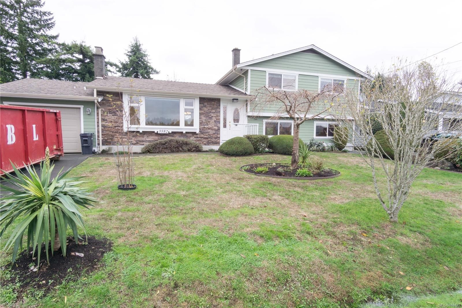 I have sold a property at 3582 Country Club Dr in Nanaimo
